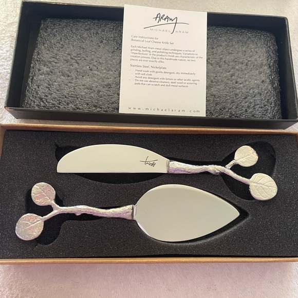 Michael Aram Other - MICHAEL ARAM BOTANICAL LEAF CHEESE KNIFE S2